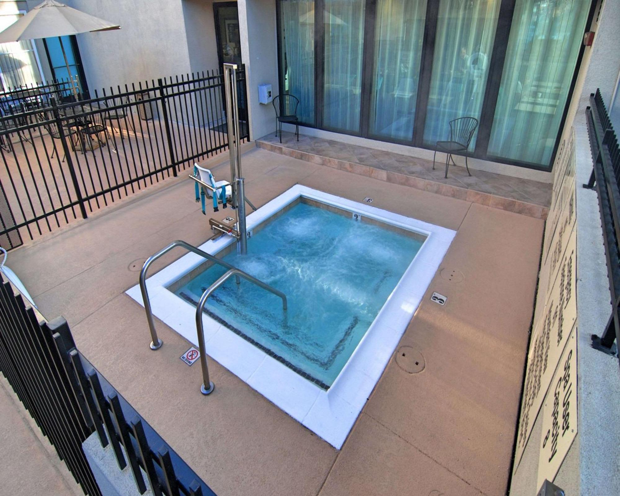 Hampton Inn&suites 3*
